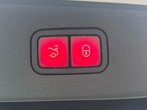 Used 2014 Mercedes-Benz E 350 4MATIC Sedan image 47