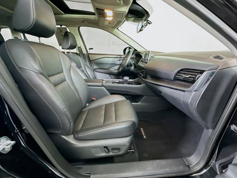 Used 2021 Nissan Rogue SL image 32