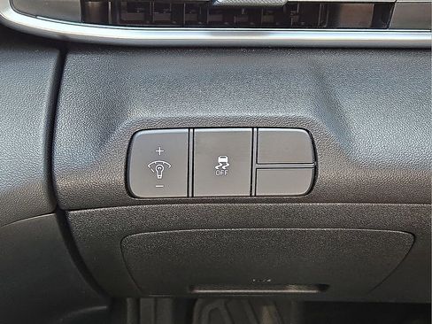 Used 2024 Hyundai Elantra SEL image 24