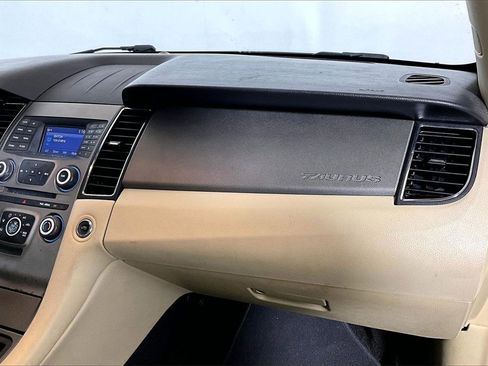 Used 2015 Ford Taurus SE image 8
