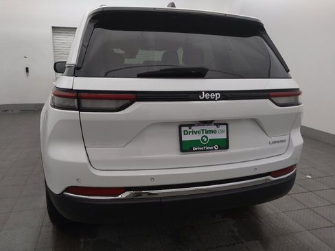 Used 2023 Jeep Grand Cherokee Laredo w/ Luxury Tech Group I RWD image 6