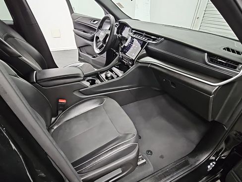 Used 2024 Jeep Grand Cherokee L Laredo image 42