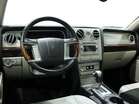 Used 2008 Lincoln MKZ FWD image 2