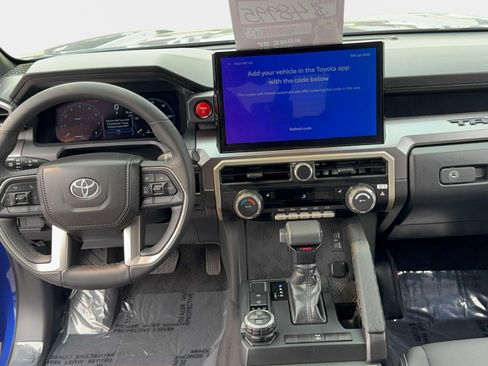 Certified 2025 Toyota Tacoma TRD Off-Road AWD/4WD image 14