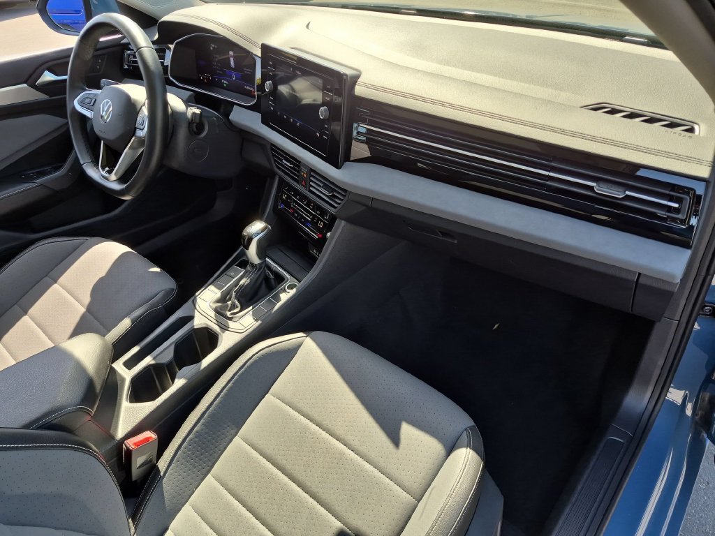 Used 2025 Volkswagen Jetta SE FWD image 32