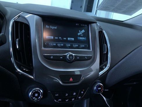 Used 2017 Chevrolet Cruze LT image 28