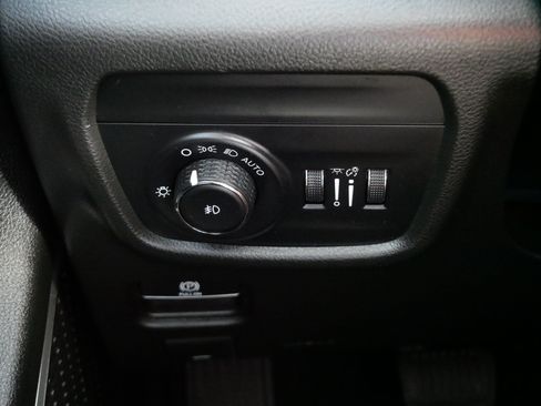 Used 2022 Jeep Grand Cherokee Limited w/ Luxury Tech Group II AWD/4WD image 27