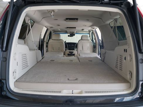 Used 2019 Cadillac Escalade ESV Premium Luxury w/ LPO, Radiant Package AWD/4WD image 39
