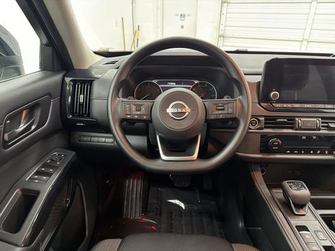Used 2024 Nissan Pathfinder S FWD image 22