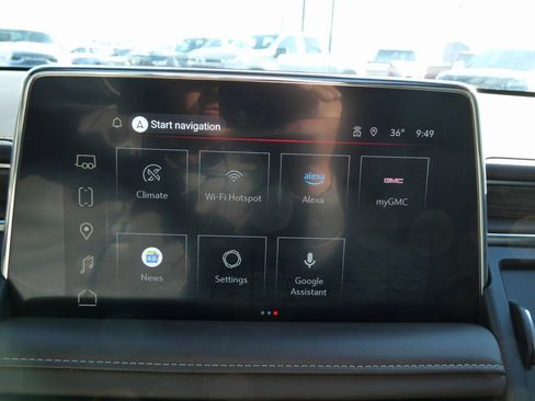 Used 2023 GMC Yukon SLT w/ SLT Premium Package image 36