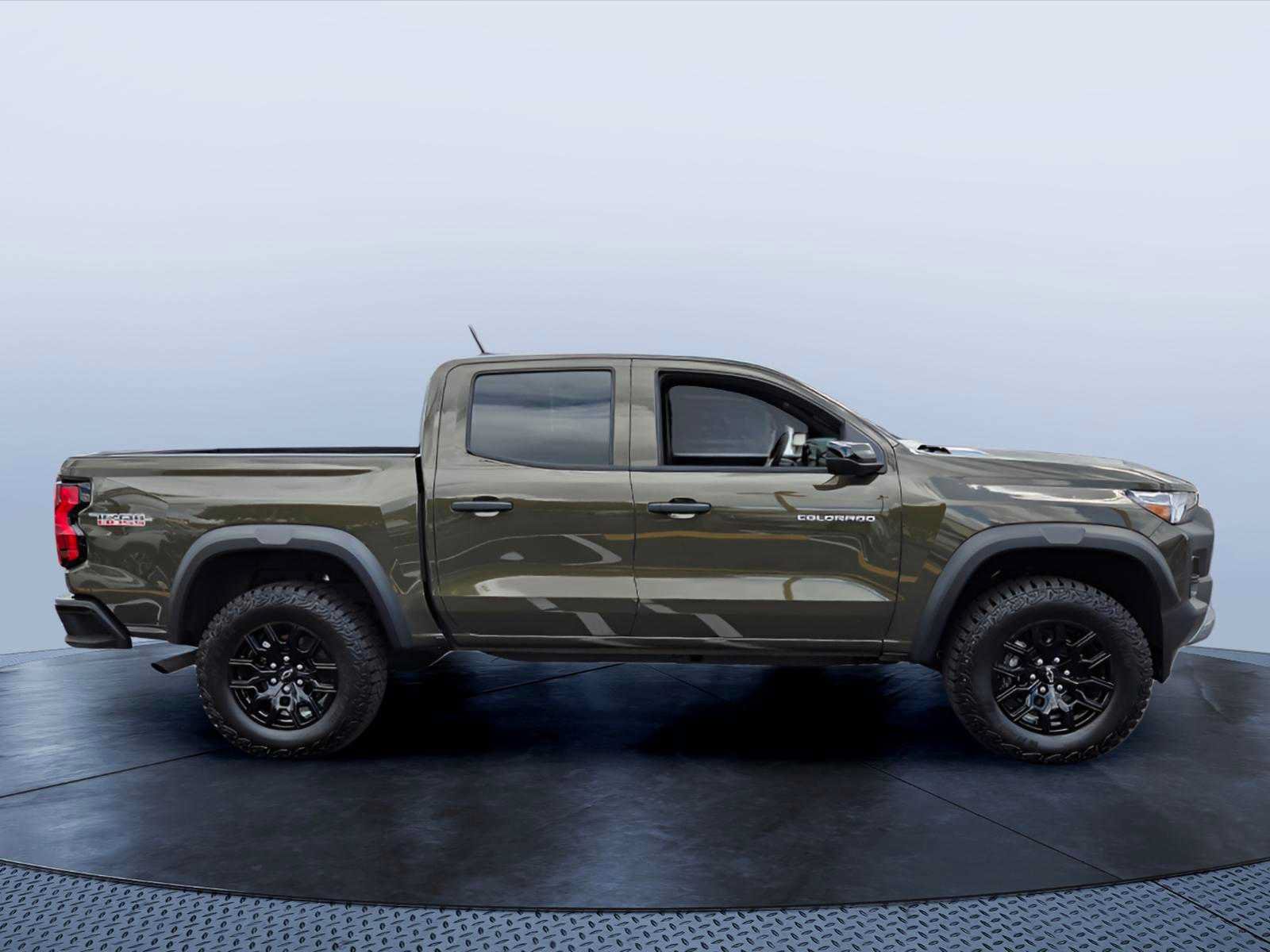 Used 2024 Chevrolet Colorado Trail Boss AWD/4WD image 2