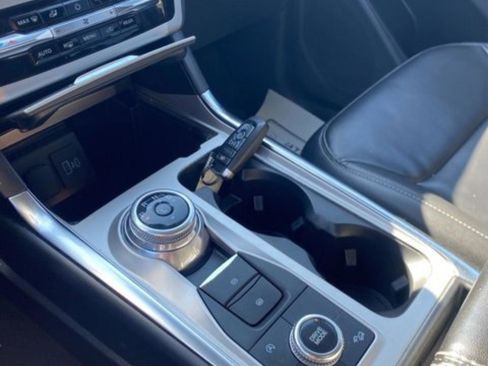 Used 2021 Ford Explorer XLT w/ Equipment Group 202A image 25