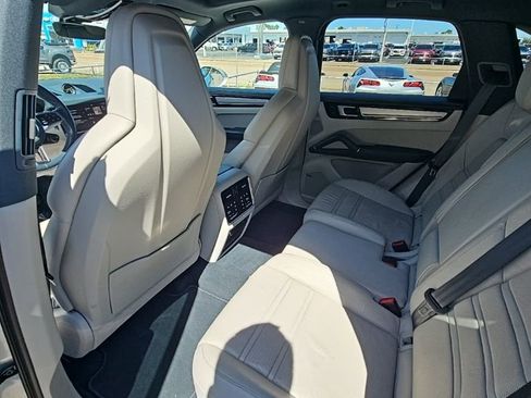 Used 2019 Porsche Cayenne E-Hybrid image 22
