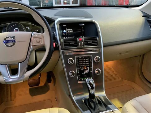 Used 2016 Volvo XC60 T5 Platinum image 7