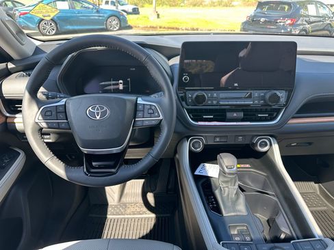 New 2026 Toyota Grand Highlander AWD image 16
