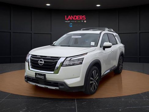 Used 2023 Nissan Pathfinder Platinum FWD image 1