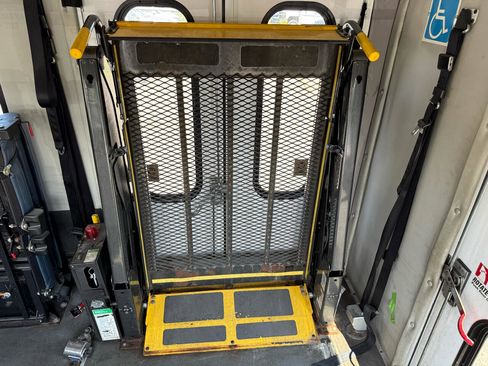 Used 2012 Ford E-450 and Econoline 450 Super Duty w/ Shuttle Bus Prep Pkg image 16