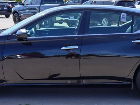 Used 2024 Nissan Altima 2.5 SV FWD image 6