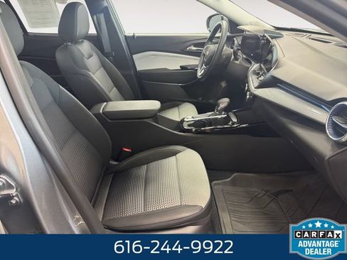 Used 2024 Chevrolet Trax LT w/ Driver Confidence Package FWD image 4