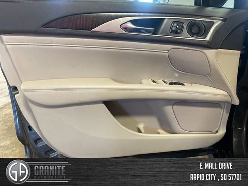 Used 2019 Lincoln MKZ Reserve image 10