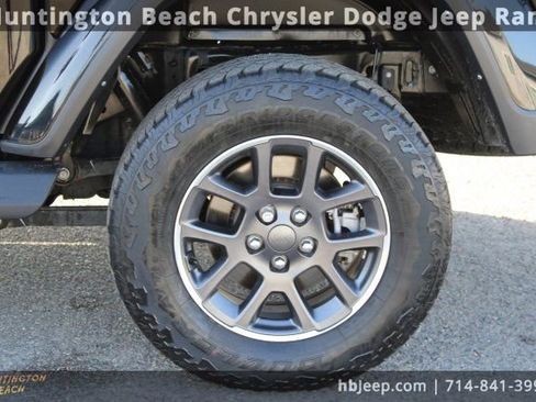 Used 2022 Jeep Gladiator Sport image 8