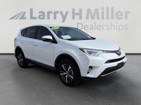 Used 2018 Toyota RAV4 XLE image 7