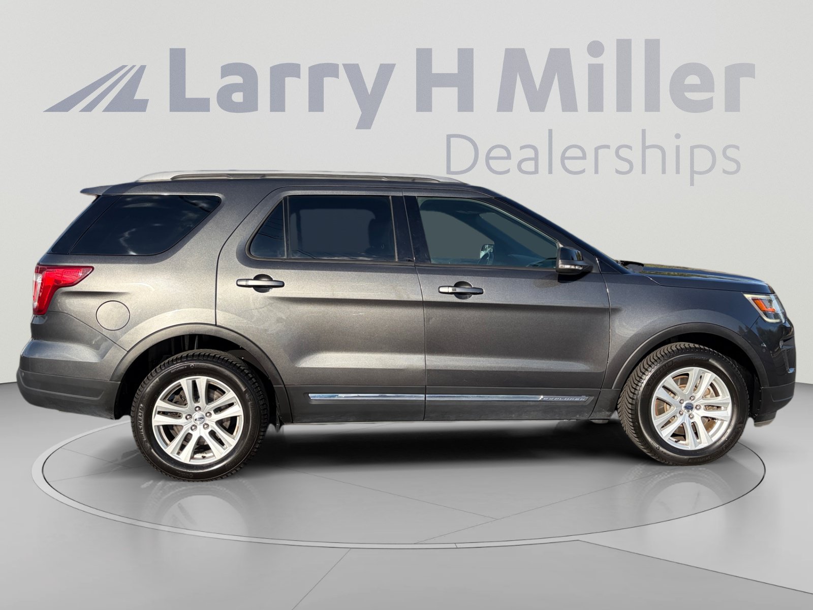 Used 2018 Ford Explorer XLT w/ Equipment Group 201A AWD/4WD image 6