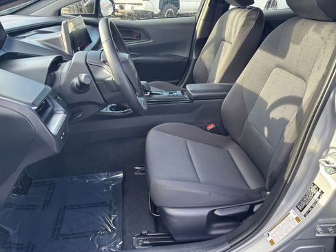 Used 2025 Toyota Prius LE image 32