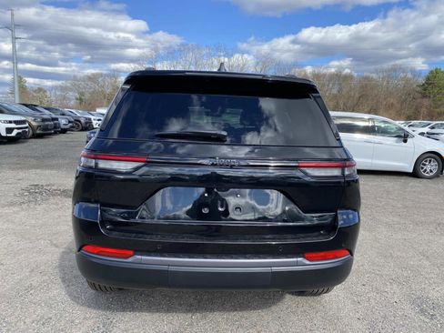 New 2026 Jeep Grand Cherokee Altitude image 4