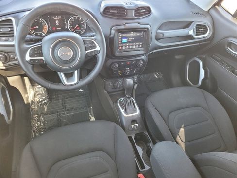 Used 2020 Jeep Renegade Latitude w/ Cold Weather Group image 10