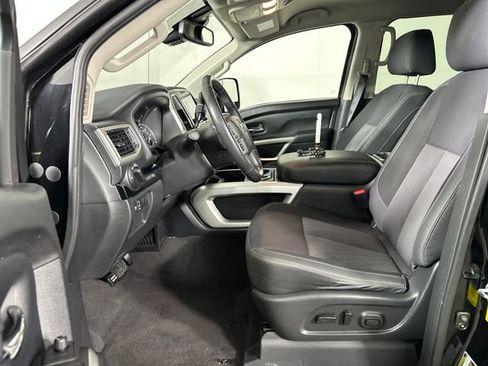 Used 2021 Nissan Titan SV w/ SV Convenience Package image 11