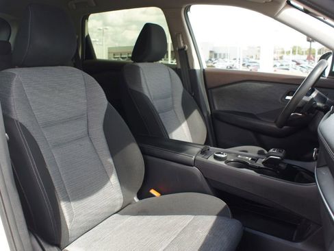 Used 2023 Nissan Rogue SV image 21