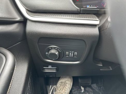 Used 2023 Jeep Grand Cherokee Laredo image 21