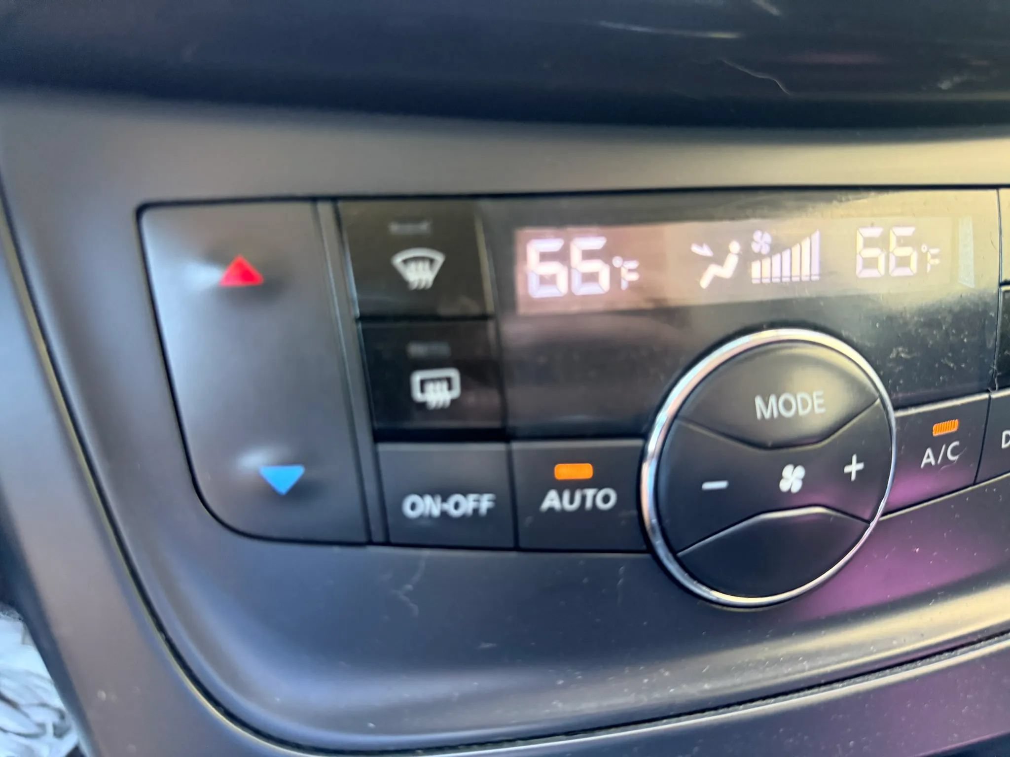 Used 2019 Nissan Sentra SV FWD image 6