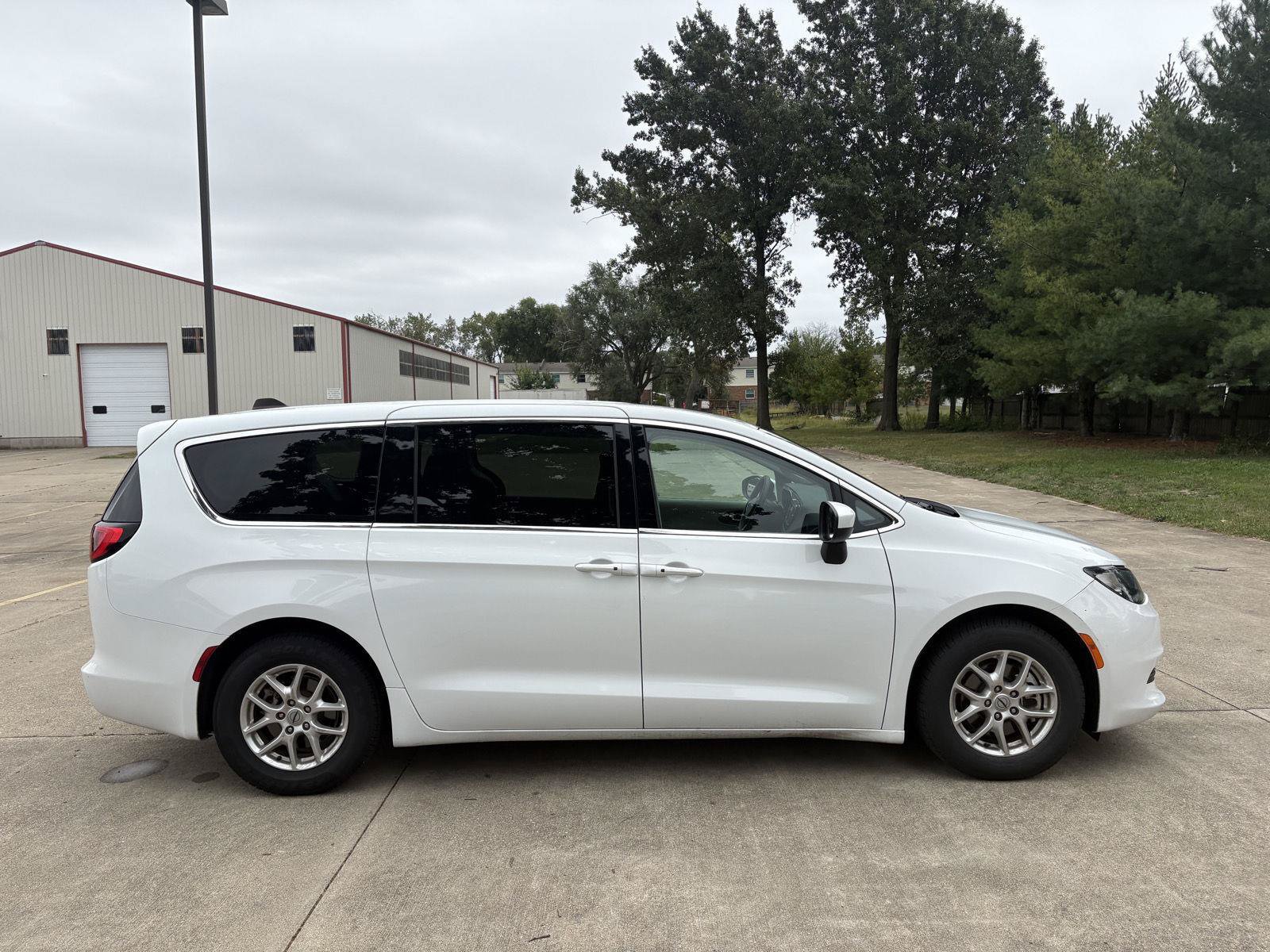 Used 2023 Chrysler Voyager LX FWD image 8