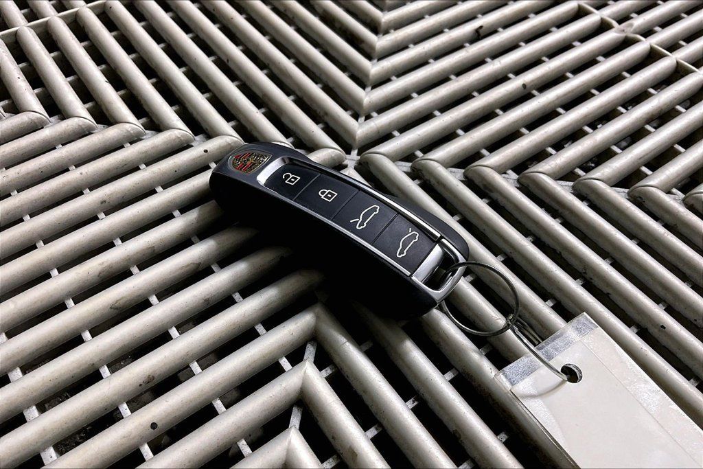 Used 2023 Porsche Taycan RWD image 11