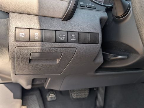 Used 2020 Toyota Camry LE FWD image 18