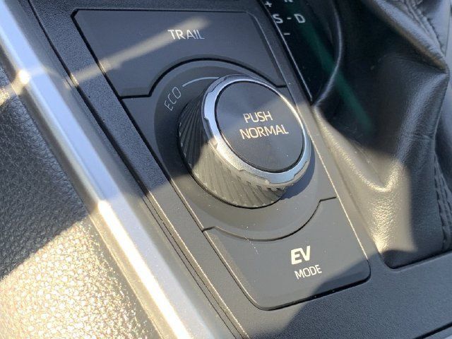 Used 2023 Toyota RAV4 XLE Premium AWD/4WD image 28