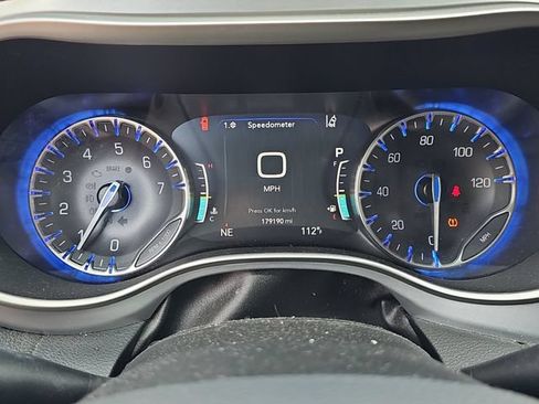 Used 2022 Chrysler Pacifica Touring-L w/ S Appearance Package FWD image 15