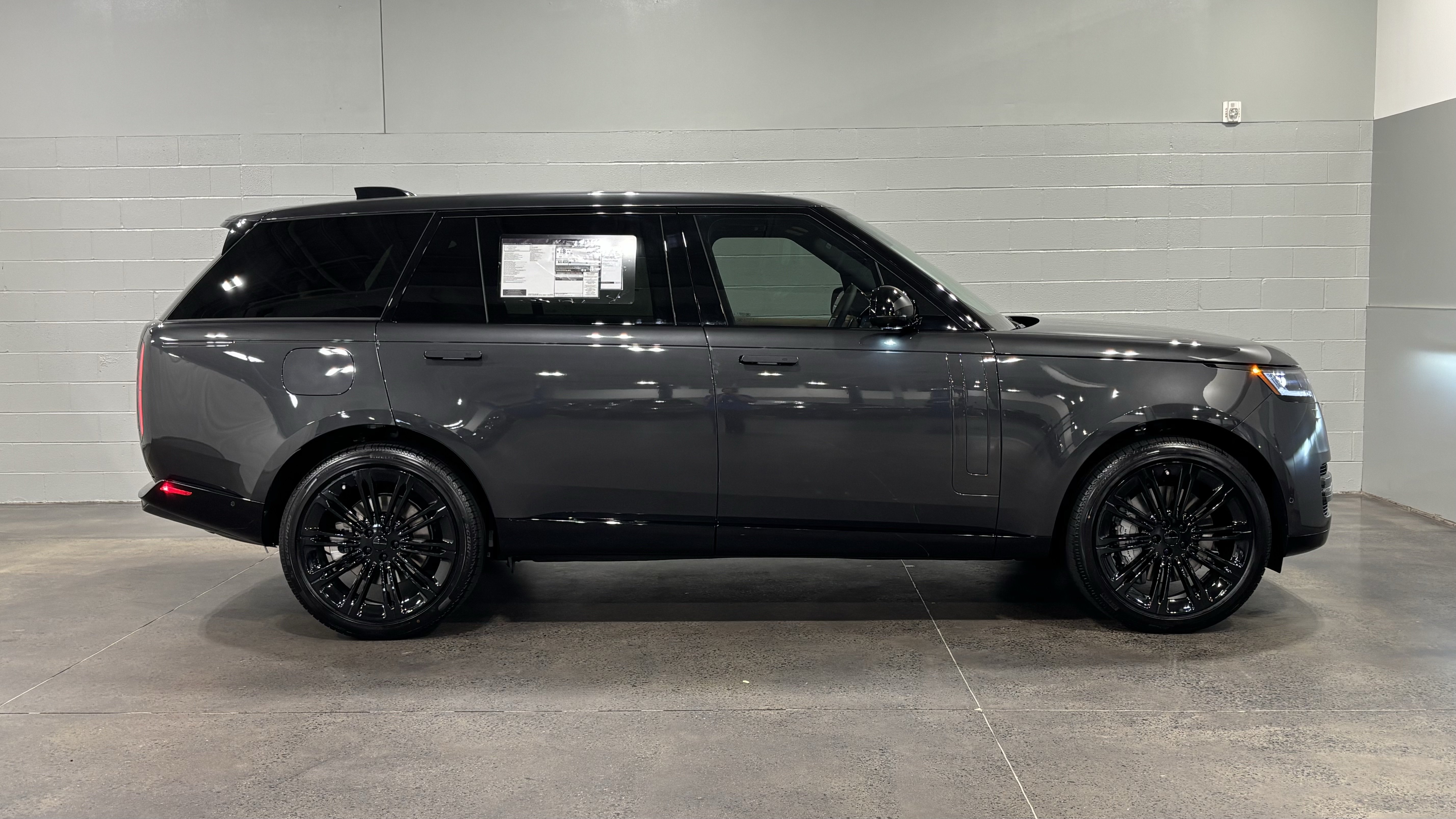 New 2026 Land Rover Range Rover Long Wheelbase SE AWD/4WD image 13