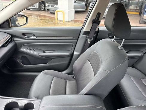 Used 2025 Nissan Altima 2.5 SV FWD image 32