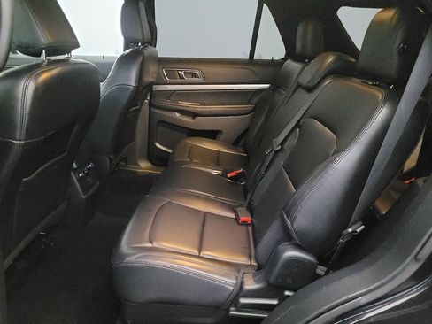 Used 2019 Ford Explorer XLT w/ Equipment Group 202A AWD/4WD image 18