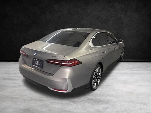 Used 2024 BMW i5 eDrive40i w/ Premium Package RWD image 5