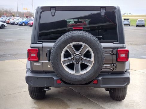 Used 2018 Jeep Wrangler Unlimited Sahara image 6