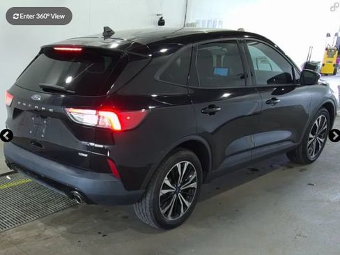 Used 2021 Ford Escape SE w/ SE Sport Appearance Package FWD image 2