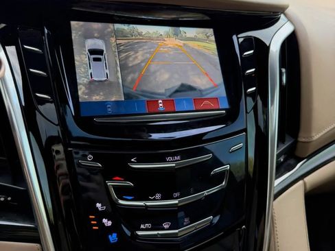 Used 2019 Cadillac Escalade Platinum AWD/4WD image 22