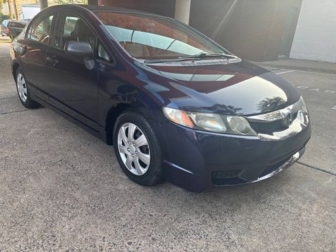 Used 2010 Honda Civic DX-VP image 3