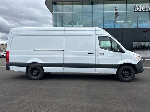 New 2025 Mercedes-Benz Sprinter 2500 image 2