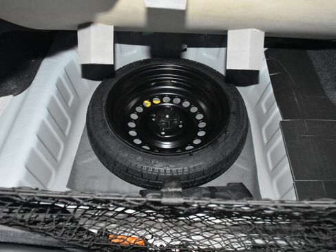 New 2025 Nissan Versa SR w/ Trunk Package image 25