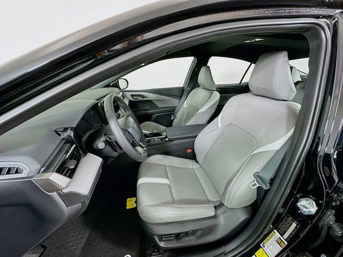 Used 2025 Toyota Camry SE image 21